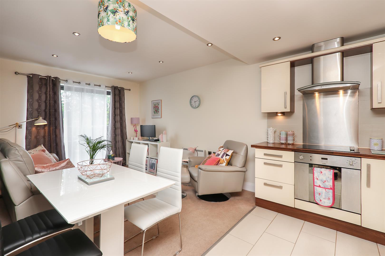 25 Bradbury Hall, Brampton, Chesterfield, S40 2BP Dales and Peaks